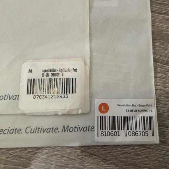 BuffBunny Black and White Patterned Activewear - Picture 6 of 6